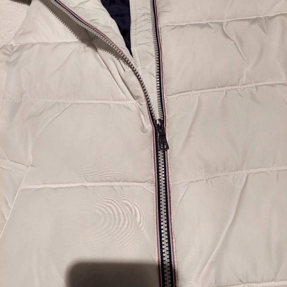 Tommy Hilfiger Quilted Puff Vest - Picture 7 of 8
